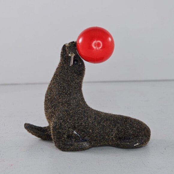 Vintage Wagner Kunstlerschutz Flocked Sea Lion Red Ball Germany Figurine FLAW - Picture 2 of 8
